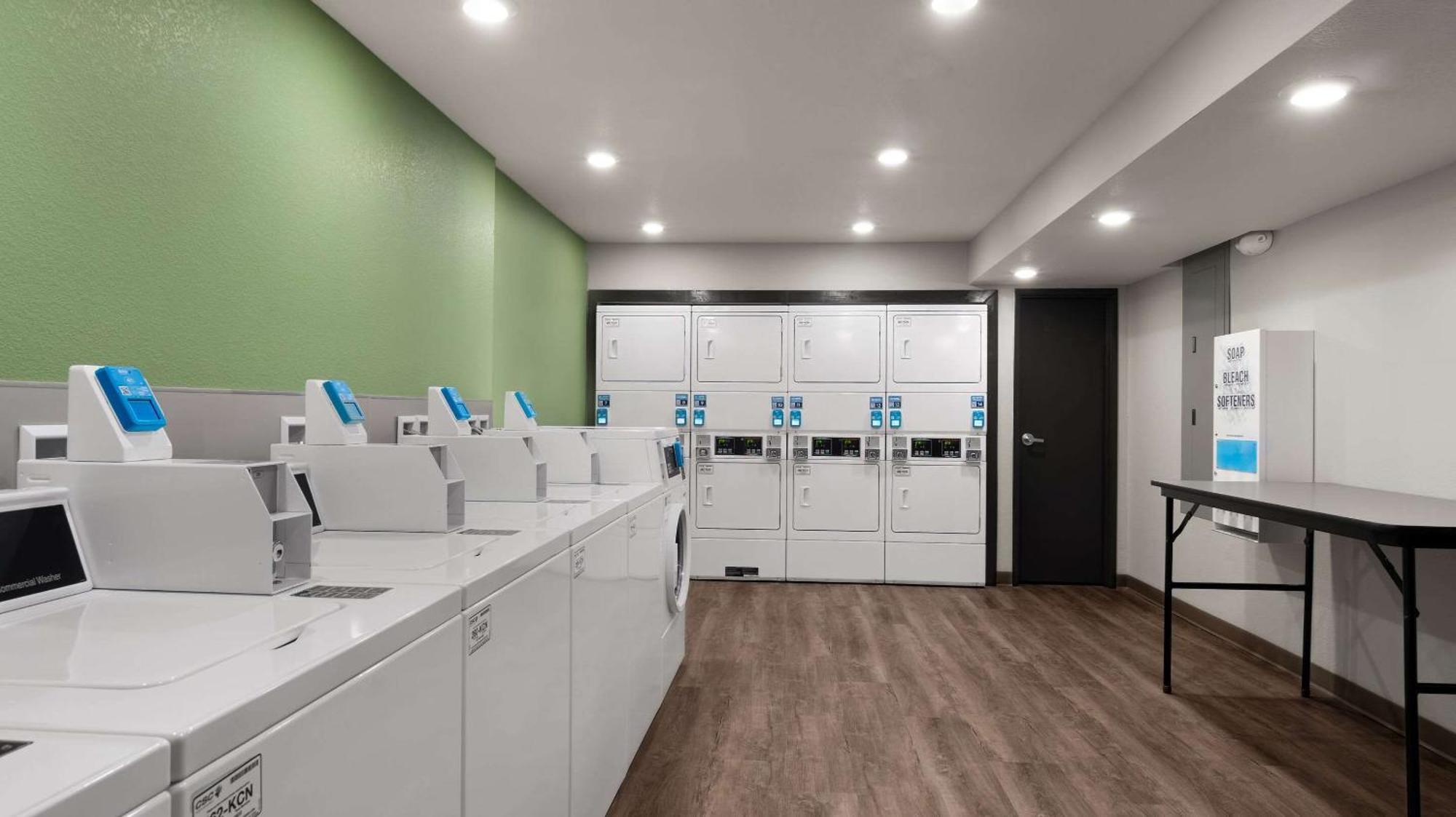 Woodspring Suites Ґрілі Екстер'єр фото